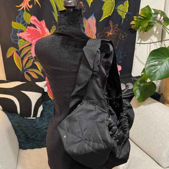 OUTWARD HOUND Pet Gear: Cross-Body Sling Pet Carrier, Black - Picture 3 of 16